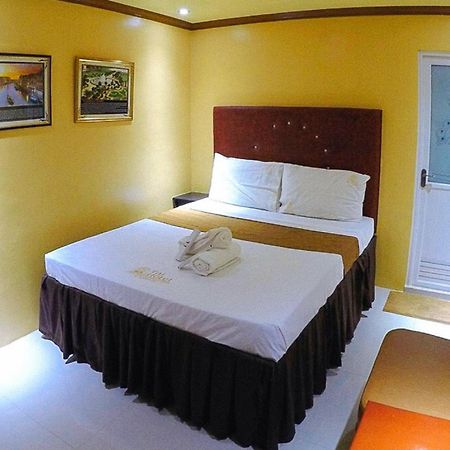 Reddoorz Plus @ Taj Hotel Tuguegarao מראה חיצוני תמונה
