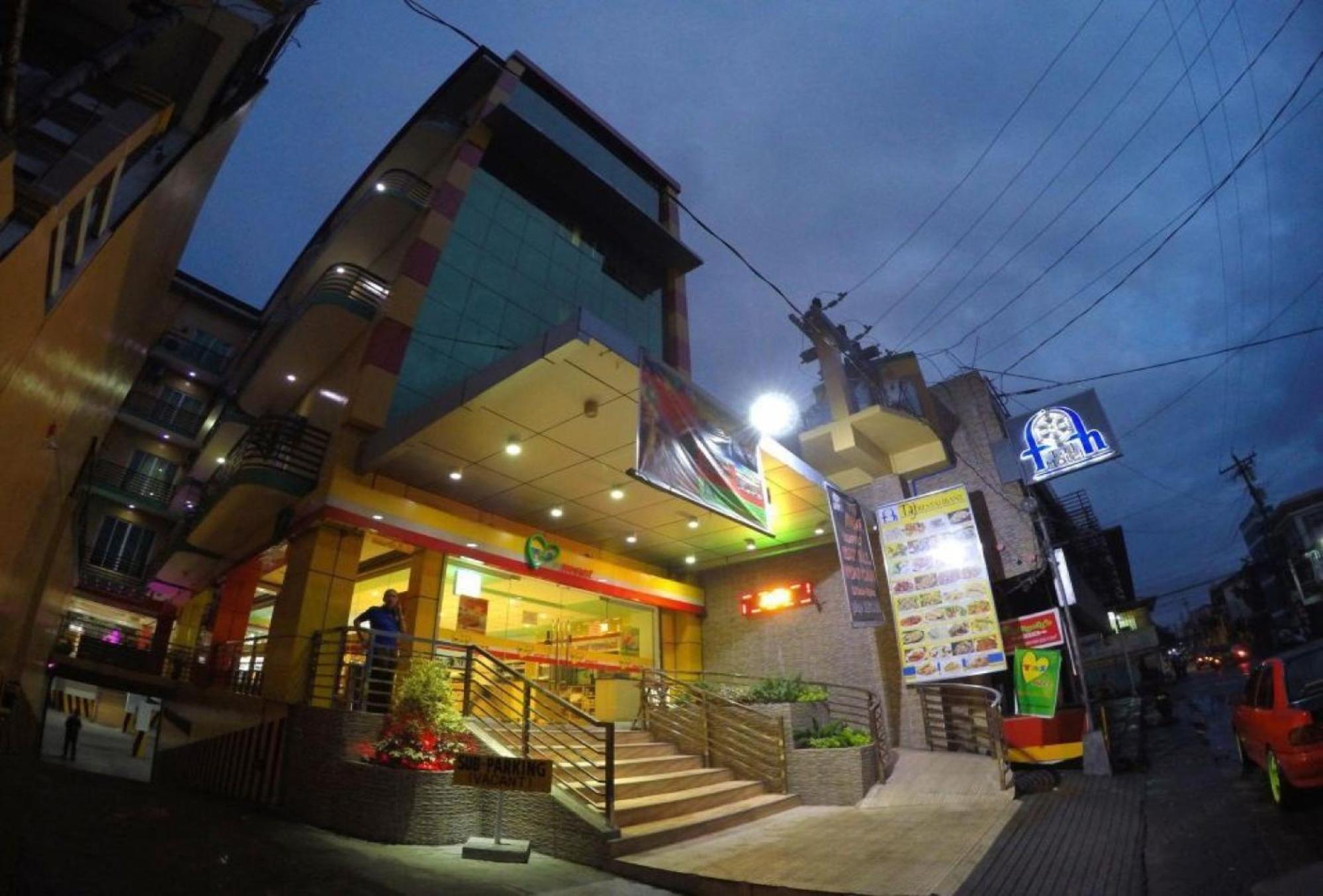 Reddoorz Plus @ Taj Hotel Tuguegarao מראה חיצוני תמונה