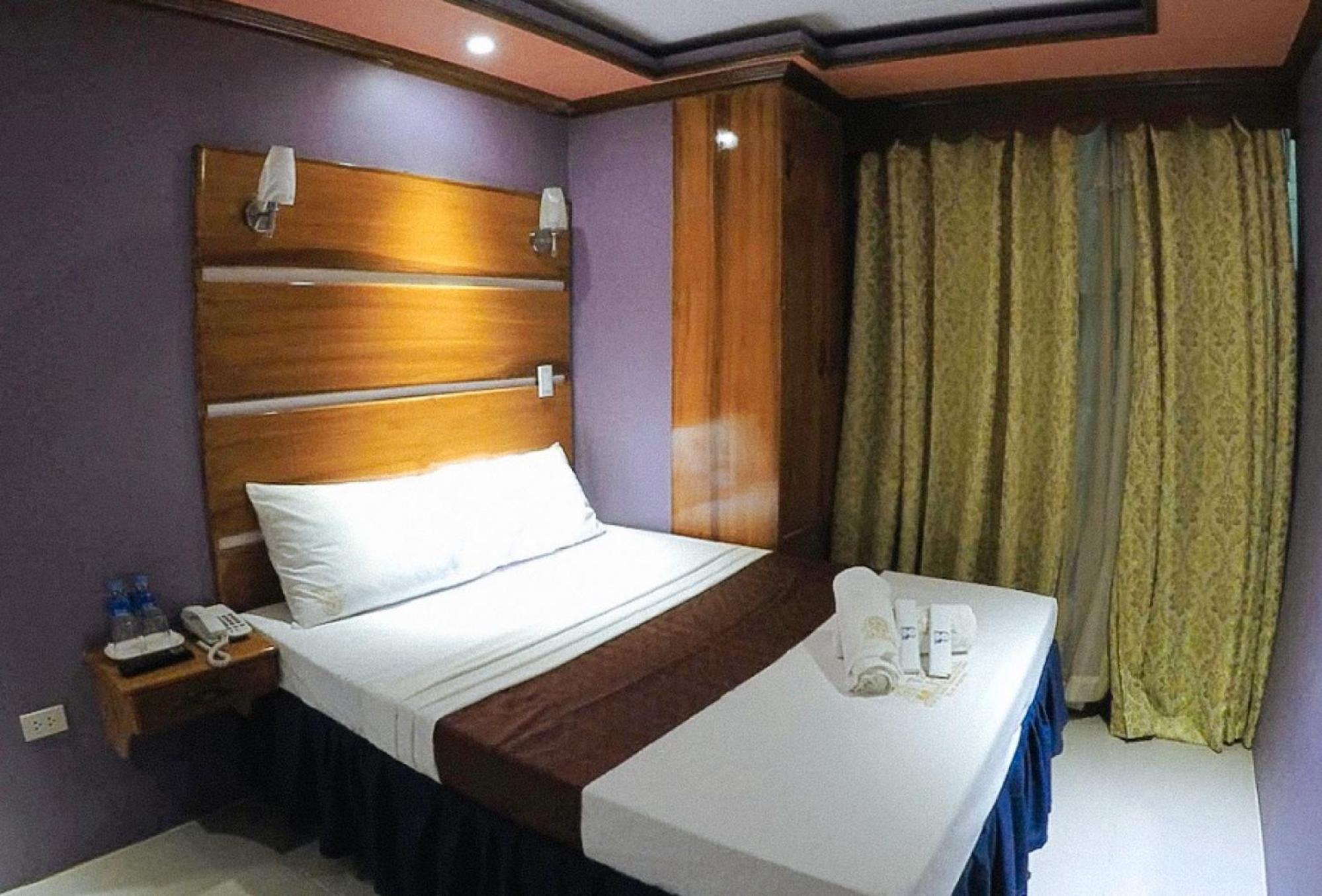 Reddoorz Plus @ Taj Hotel Tuguegarao מראה חיצוני תמונה