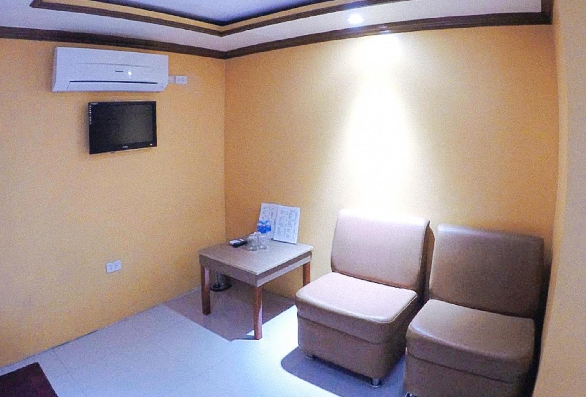 Reddoorz Plus @ Taj Hotel Tuguegarao מראה חיצוני תמונה