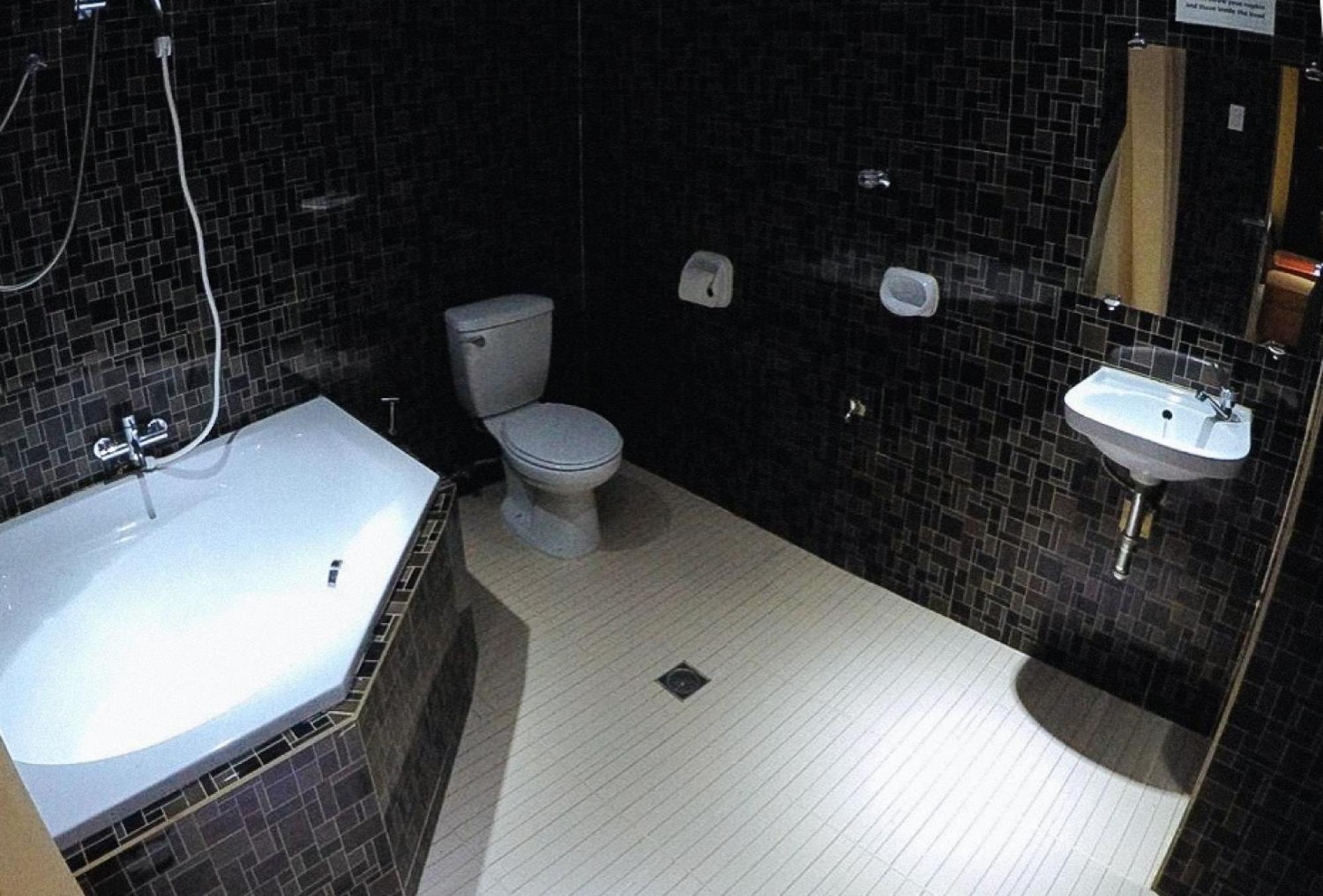 Reddoorz Plus @ Taj Hotel Tuguegarao מראה חיצוני תמונה
