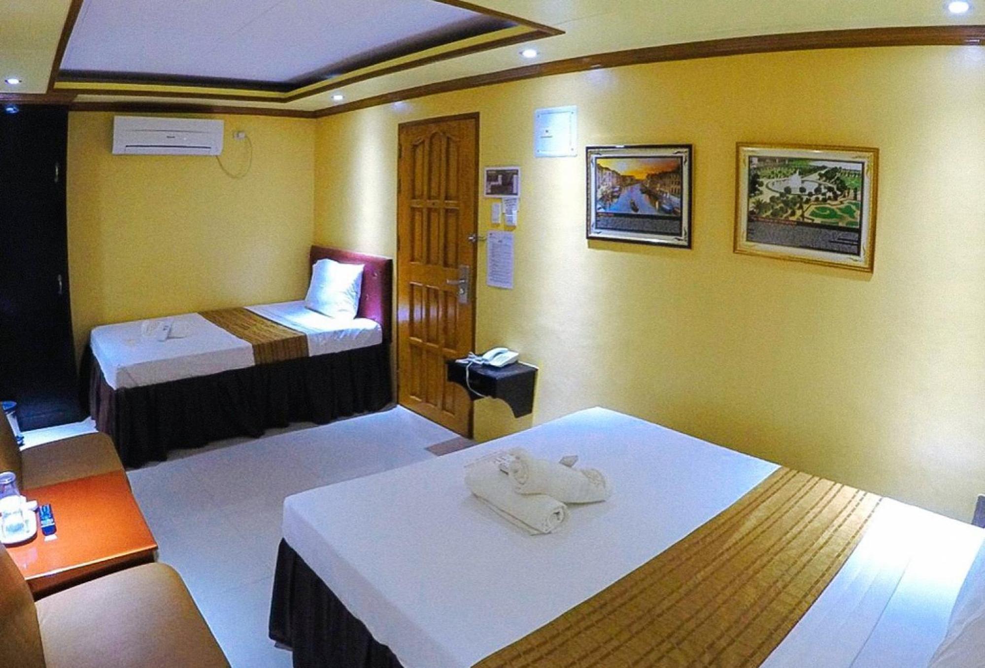 Reddoorz Plus @ Taj Hotel Tuguegarao מראה חיצוני תמונה
