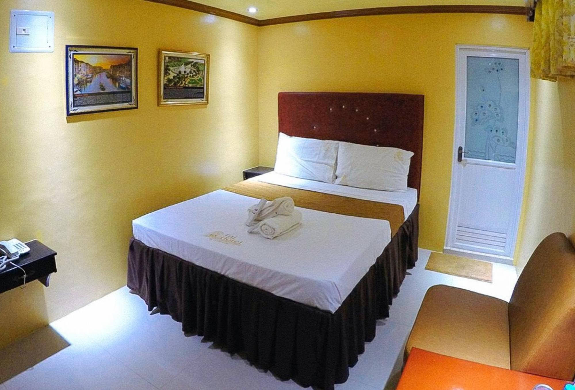 Reddoorz Plus @ Taj Hotel Tuguegarao מראה חיצוני תמונה