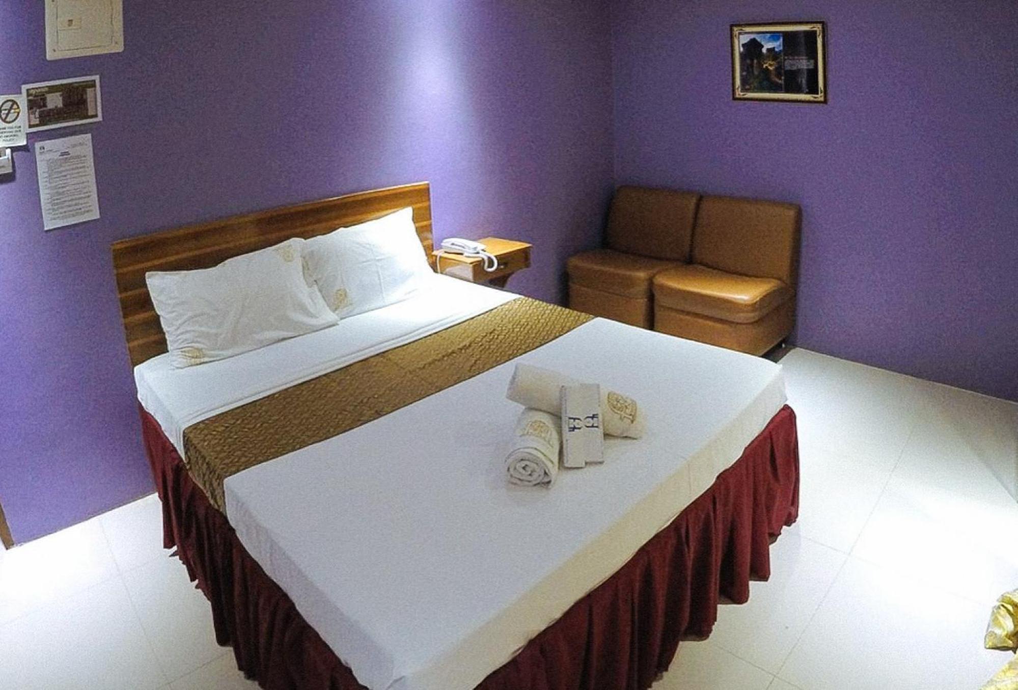 Reddoorz Plus @ Taj Hotel Tuguegarao מראה חיצוני תמונה