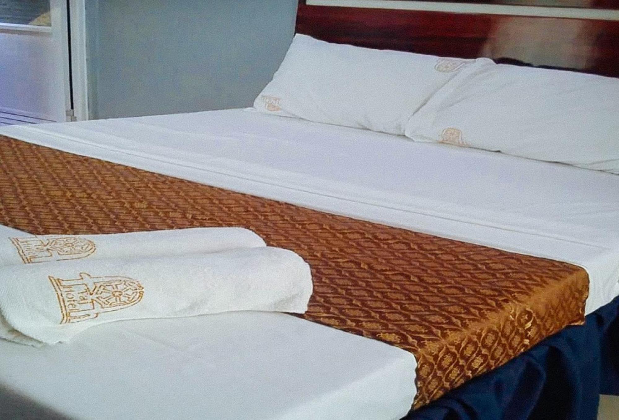 Reddoorz Plus @ Taj Hotel Tuguegarao מראה חיצוני תמונה