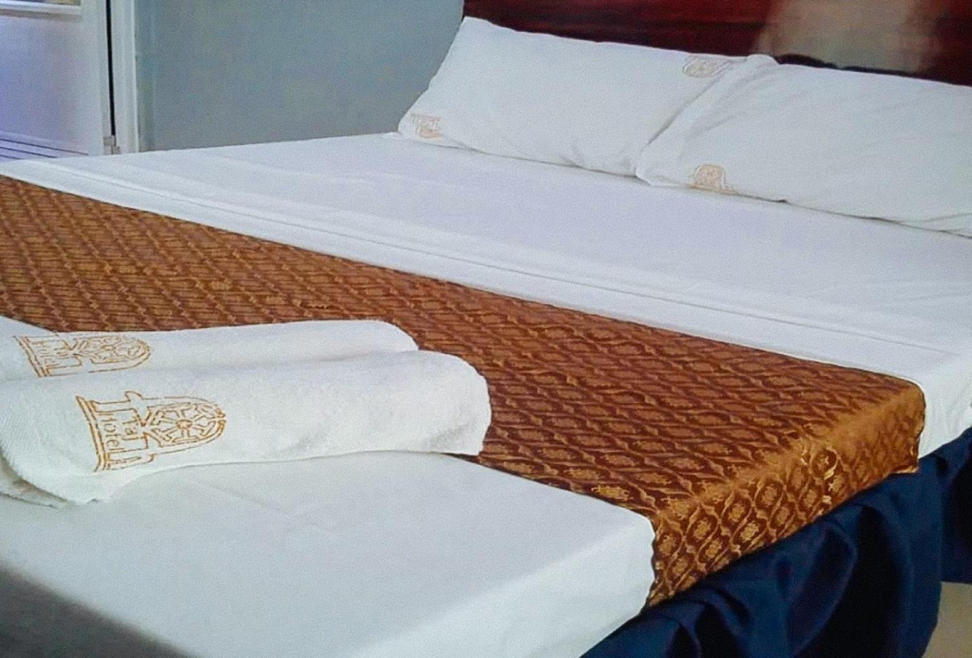 Reddoorz Plus @ Taj Hotel Tuguegarao מראה חיצוני תמונה