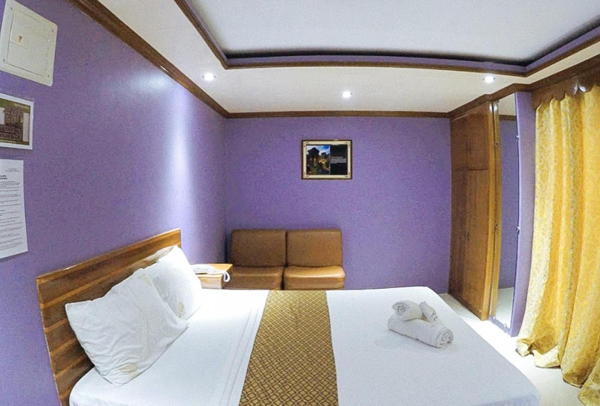 Reddoorz Plus @ Taj Hotel Tuguegarao מראה חיצוני תמונה