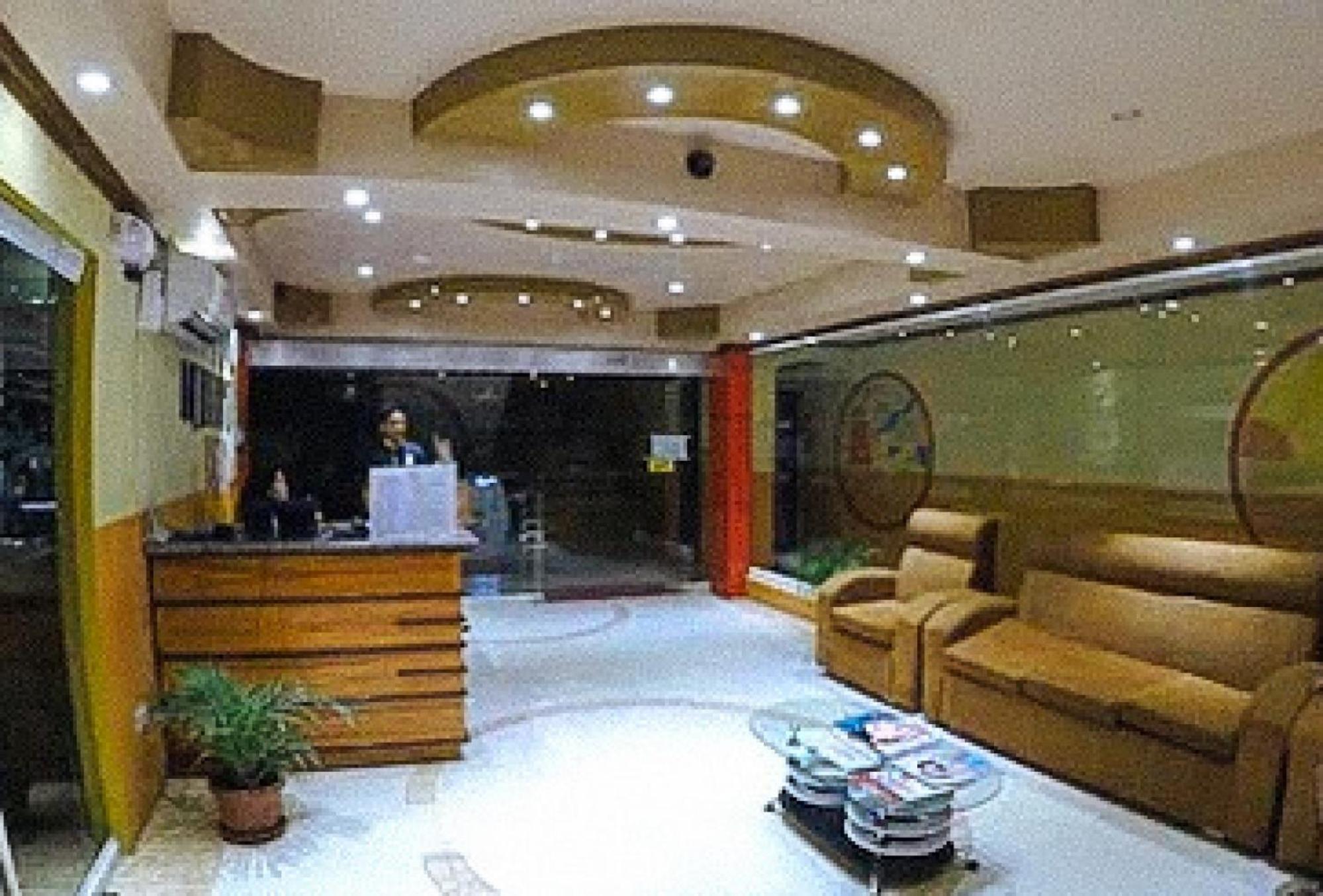 Reddoorz Plus @ Taj Hotel Tuguegarao מראה חיצוני תמונה