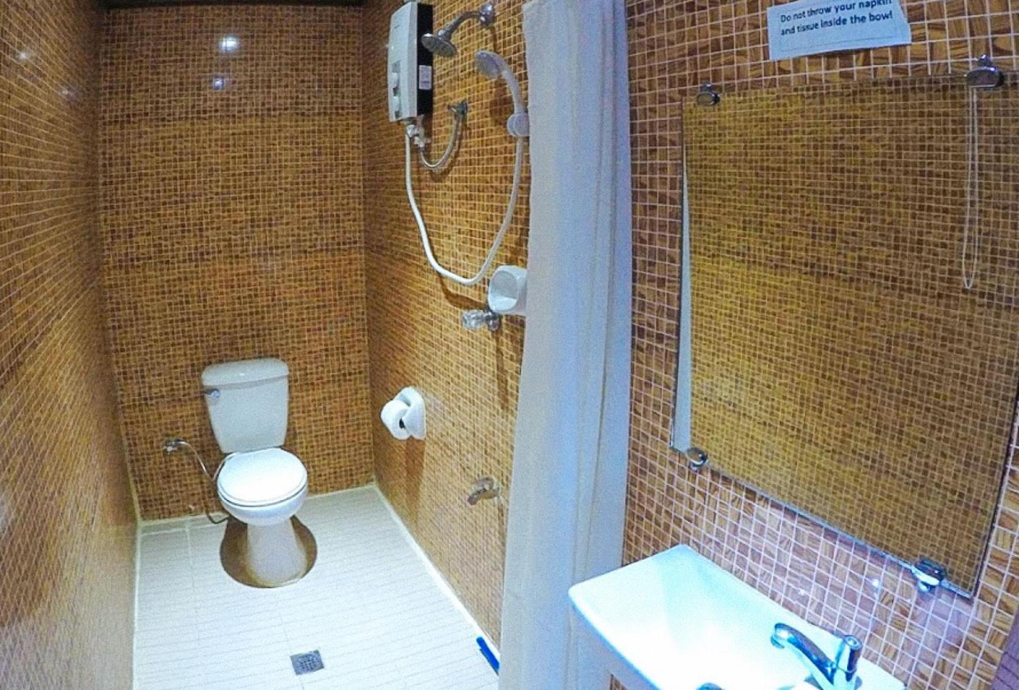 Reddoorz Plus @ Taj Hotel Tuguegarao מראה חיצוני תמונה