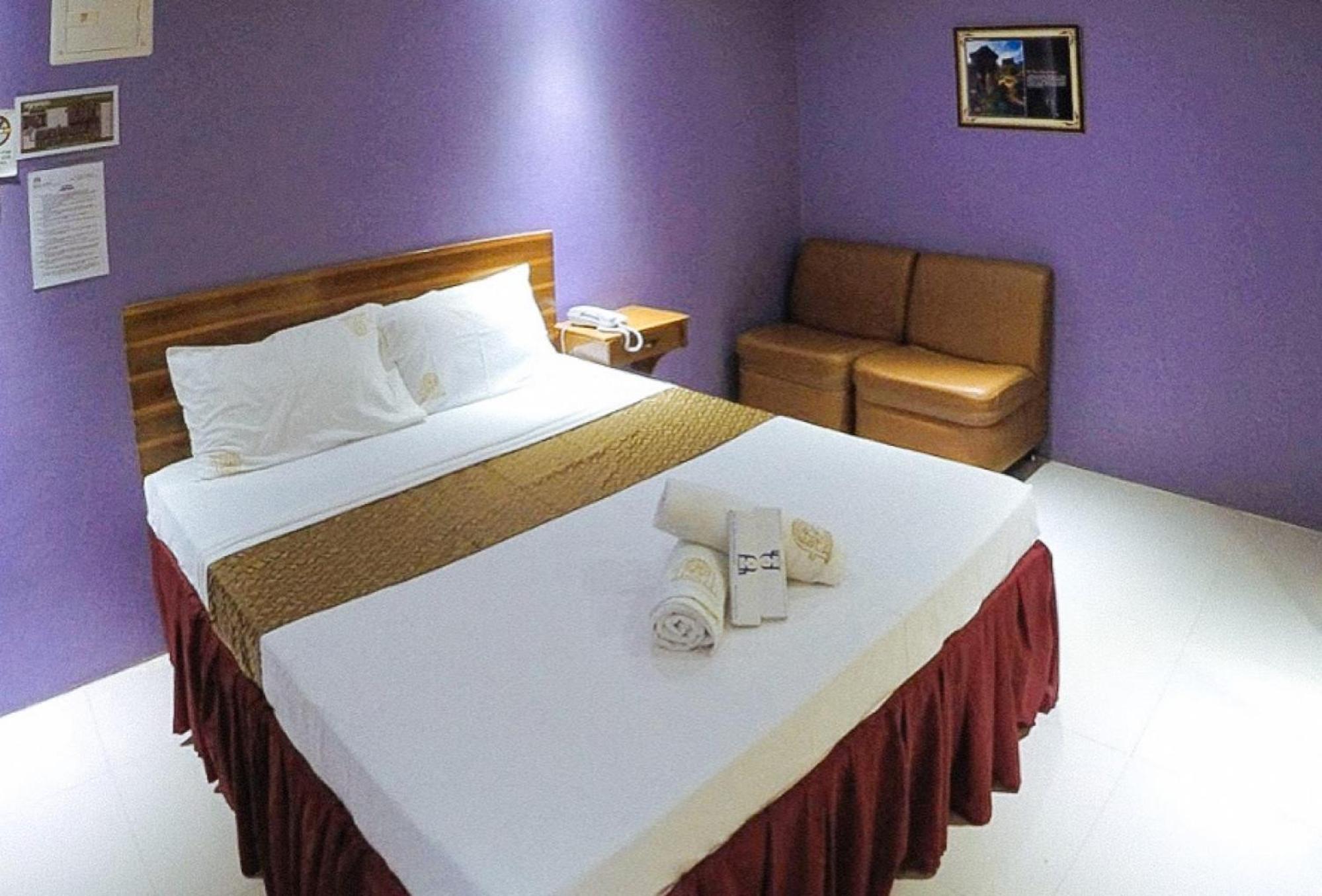 Reddoorz Plus @ Taj Hotel Tuguegarao מראה חיצוני תמונה